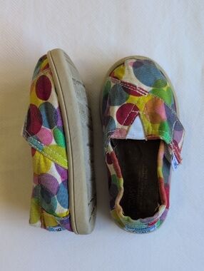 TOMS toddler canvas slip-on shoes rainbow polkadot size T5